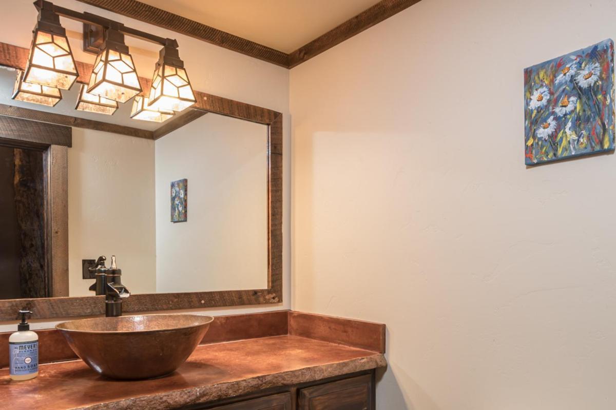 Hobbit House Villa Big Sky Bagian luar foto