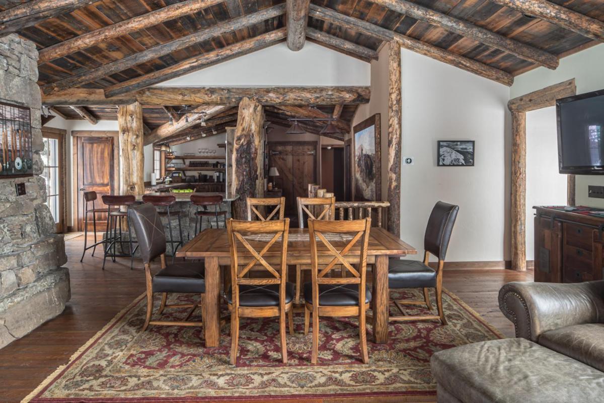 Hobbit House Villa Big Sky Bagian luar foto